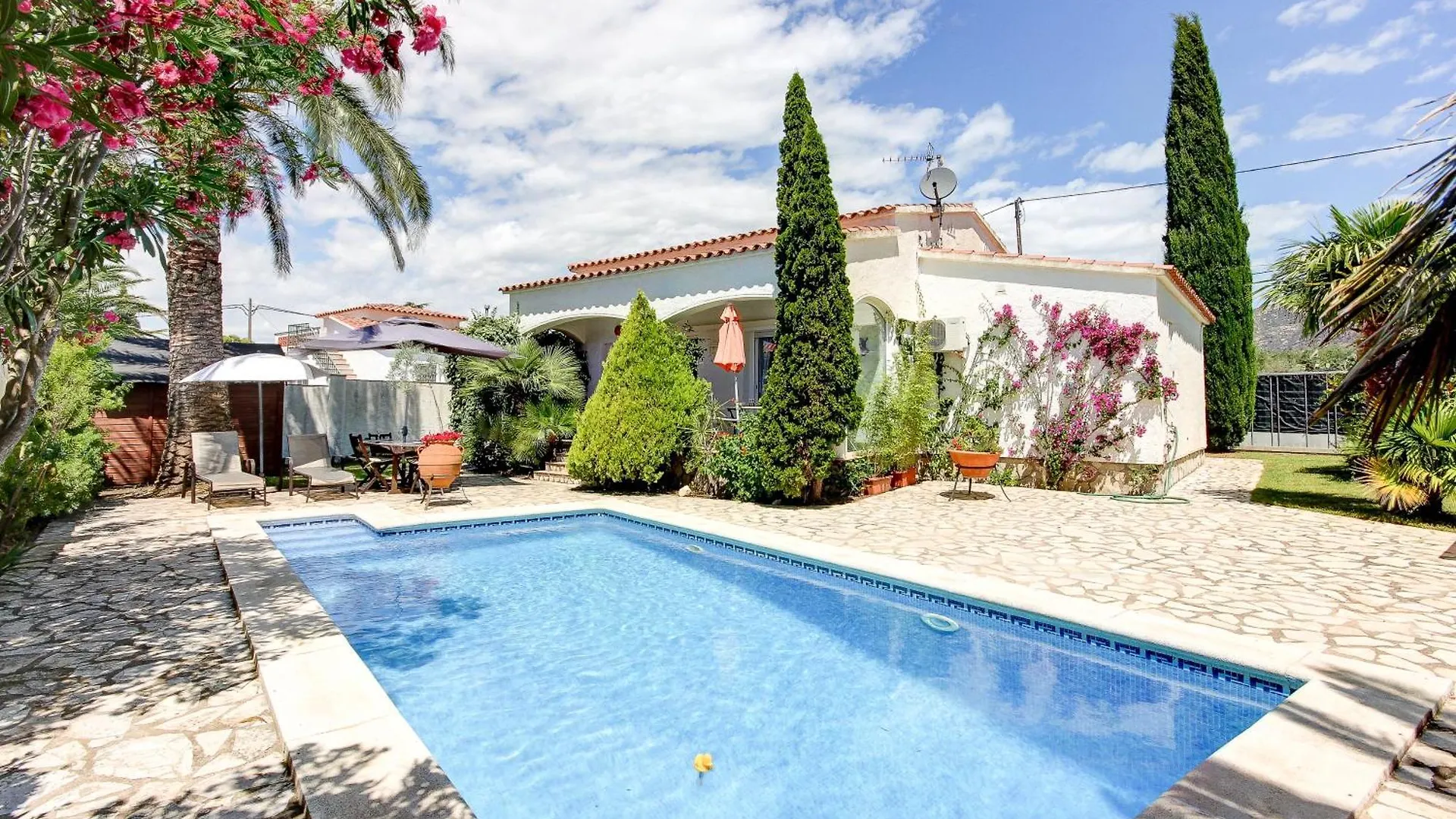 Villa La Selva 26 Mas Fumats Roses - Immo Barneda联系方式